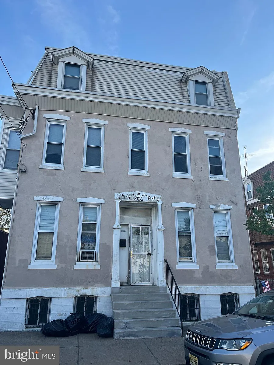 Building Photo - 2666 Bridge St #0