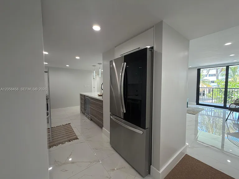 1800 Collins Ave #3H — Photo 4