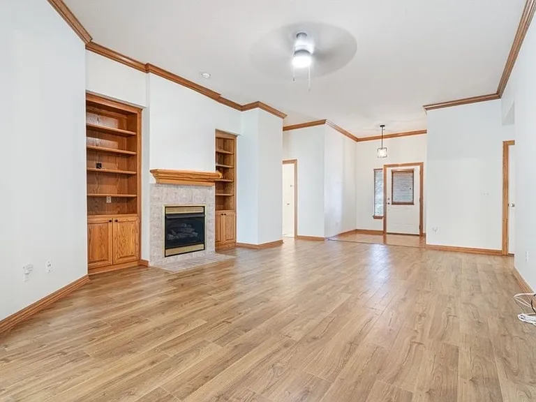 889 S Parkwood Dr — Photo 3