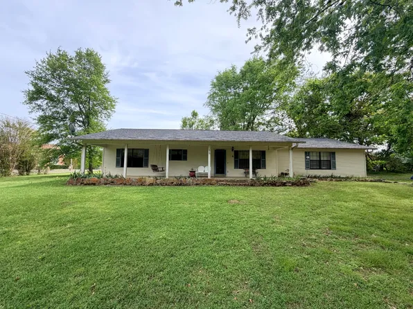 210 E Hickory St, Lockesburg, AR 71846