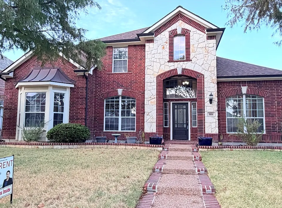 806 Cascades Dr