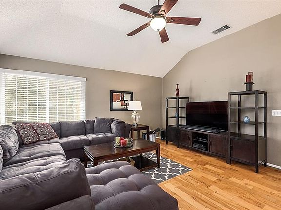 5th image of 11101 Pebble Garden Ln
