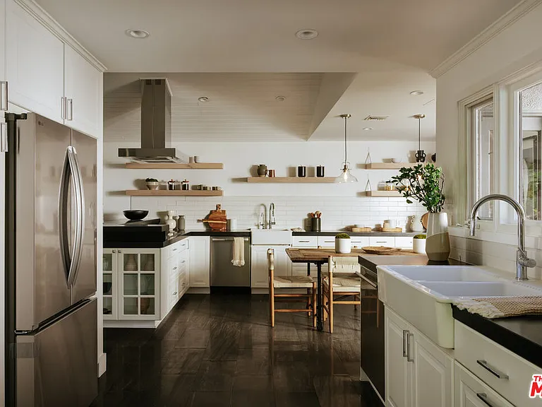 1744 N Doheny Dr — Photo 9