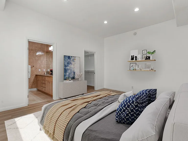 8646 W Olympic Blvd #204 — Photo 7