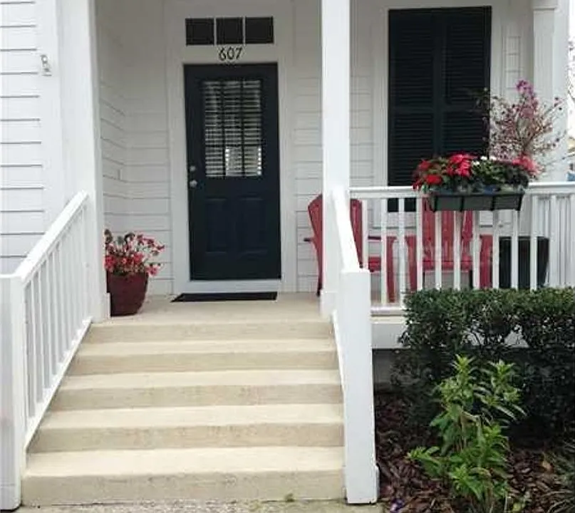 607 Wisteria Ct