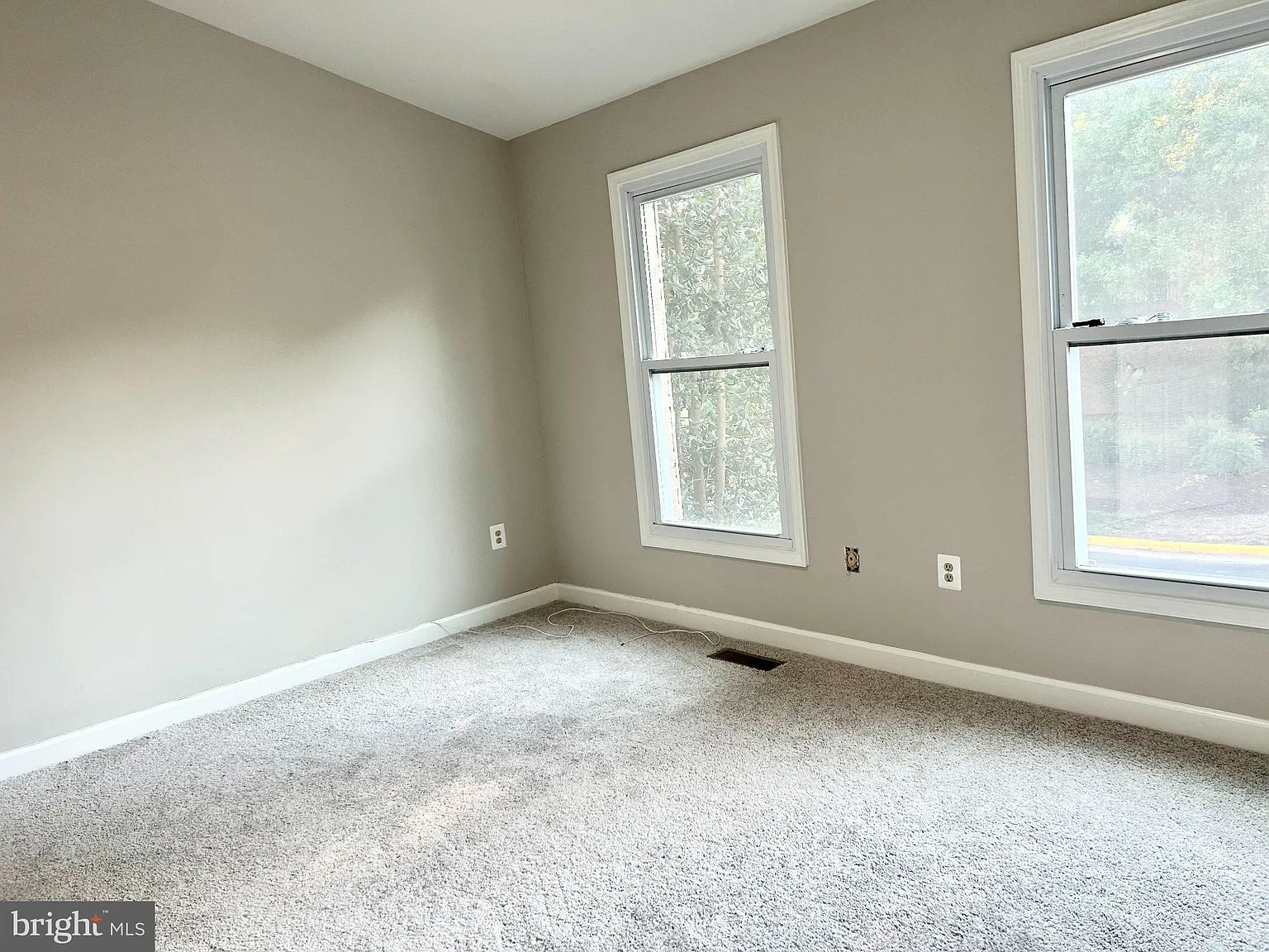 3 bed, 3.5 bath, 1716 sqft, $3,400 — Photo 2