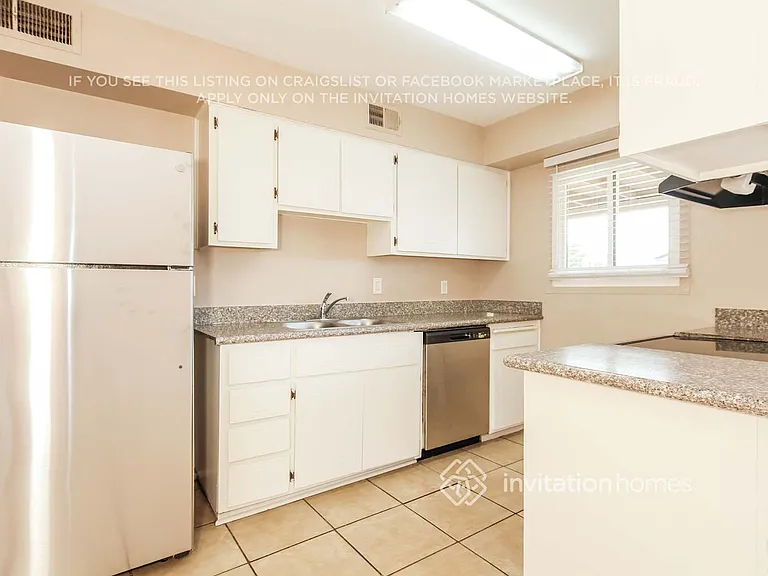11605 N 58th Ave — Photo 7