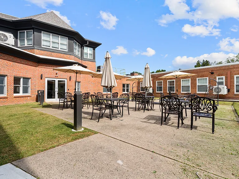 Alexandria Manor Apartments — Photo 88