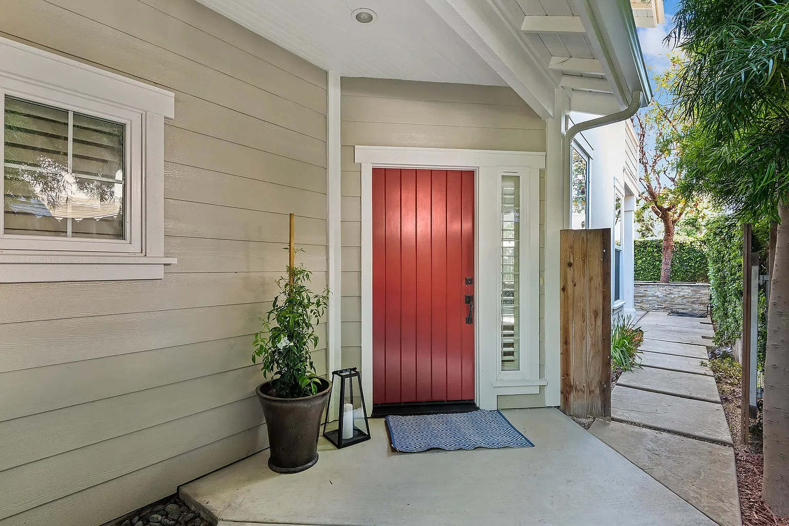 3 bed, 2.5 bath, 1733 sqft, $6,250 — Photo 2