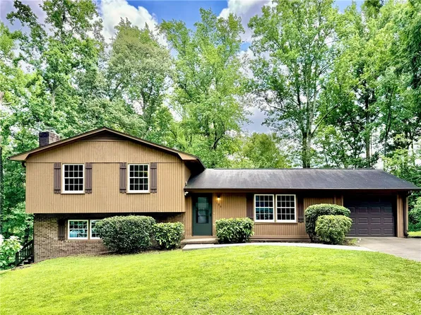 106 Lynwood Ct, Central, SC 29630