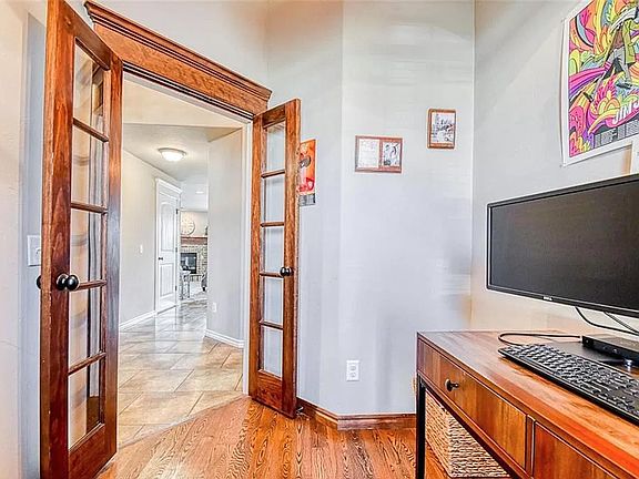 5th image of 4208 SE 37th St