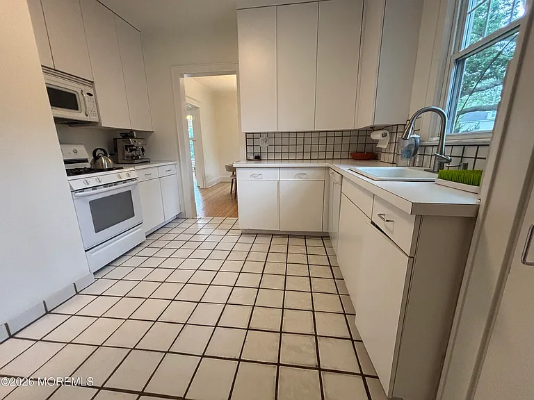 219 Elberon Blvd — Photo 7