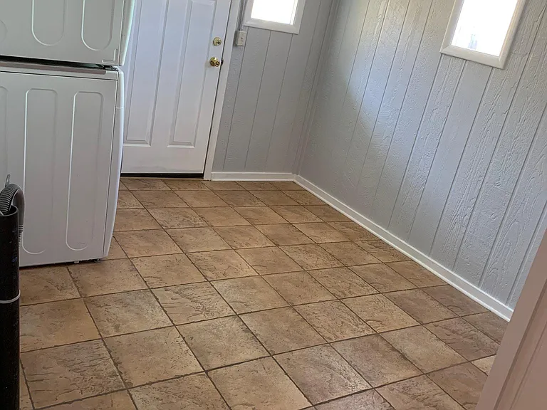627 N Elati St — Photo 21