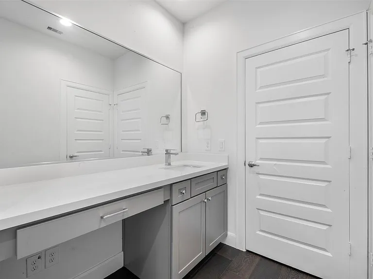 2737 Clinton Dr — Photo 19