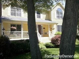 52 Greenfield Rd, Cumberland, RI 02864