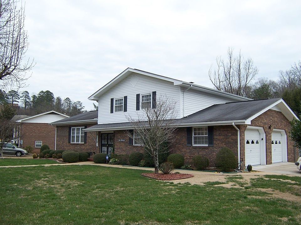 2nd image of 900 Brynewood Park Dr