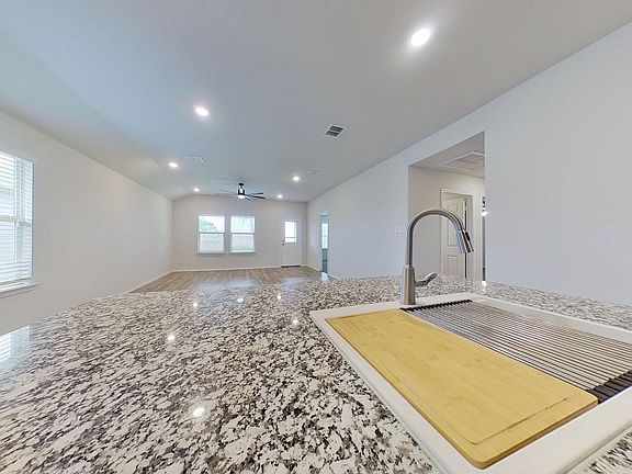 5th image of 1000 Oxford Ln