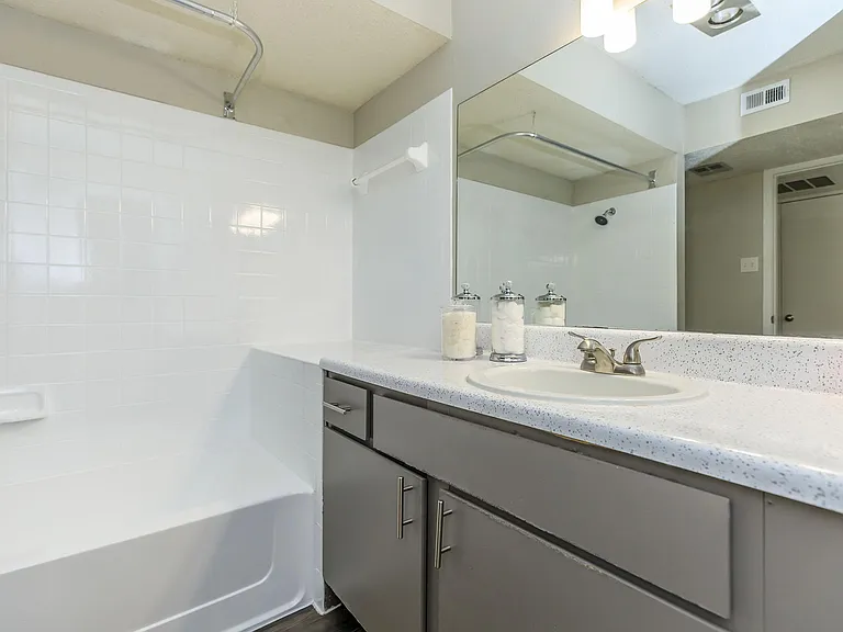 12148 Jollyville Rd — Photo 46
