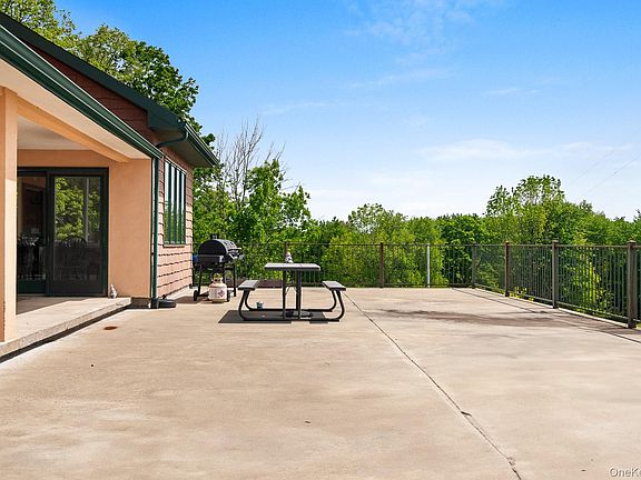 4th image of 240 B Mountaindale Road