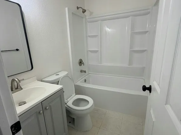 1902 Sheridan St APT C, Selma, CA 93662