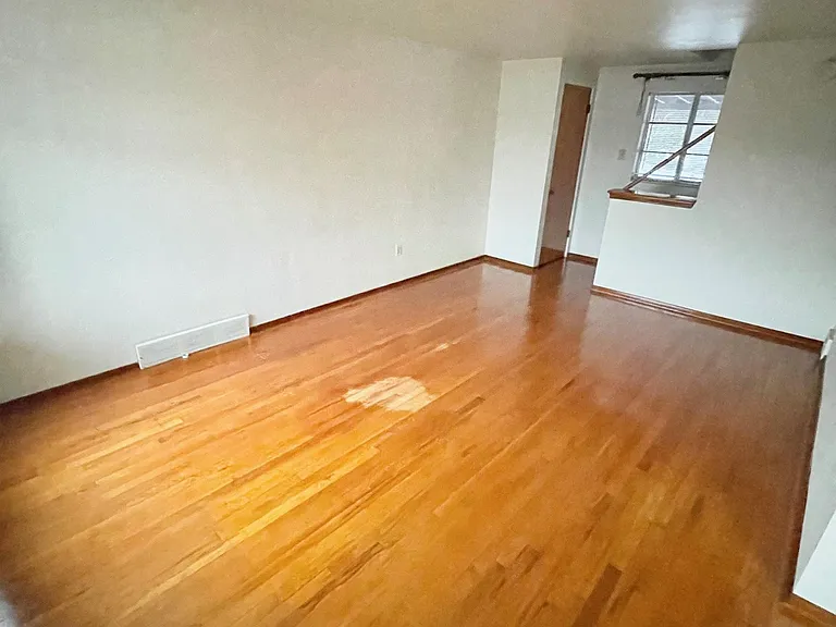 225 Alries St — Photo 3