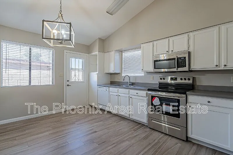 3 bed, 2.0 bath, 938 sqft, $1,450 — Photo 4