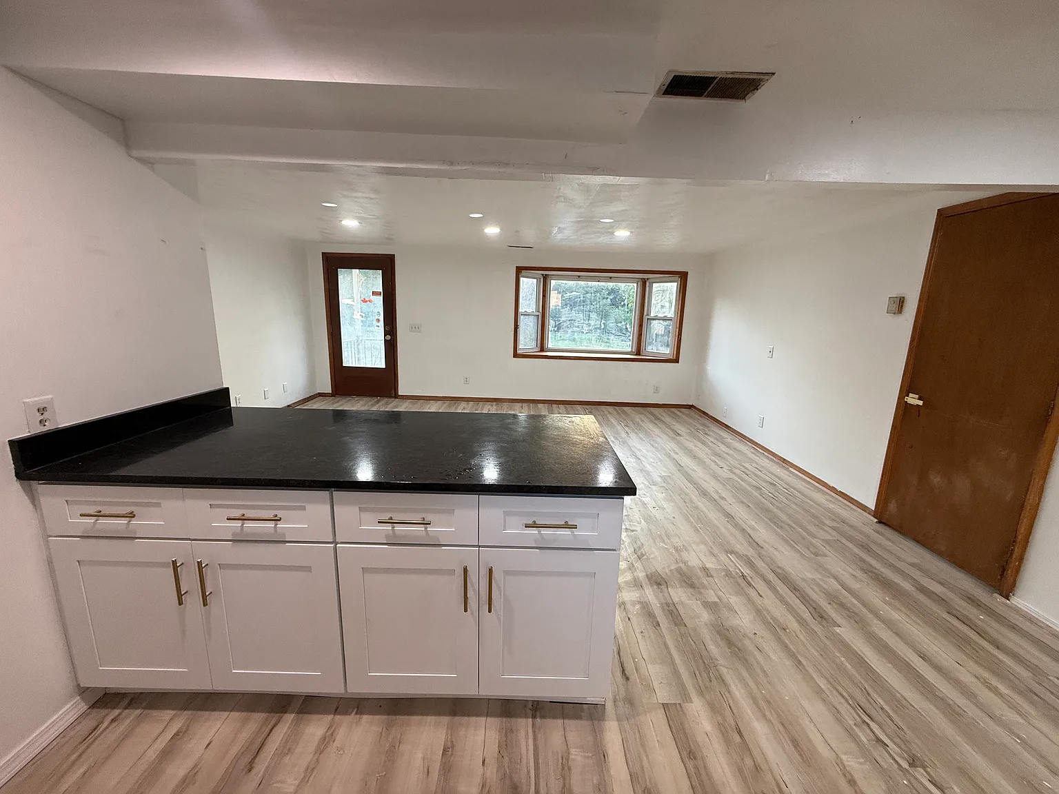 3 bed, 963 sqft, $1,595 — Photo 4