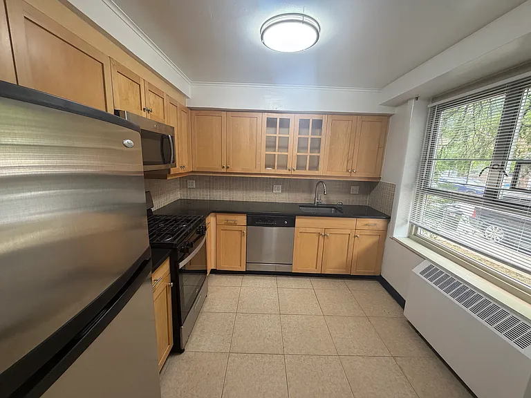 186th Ln — Photo 2