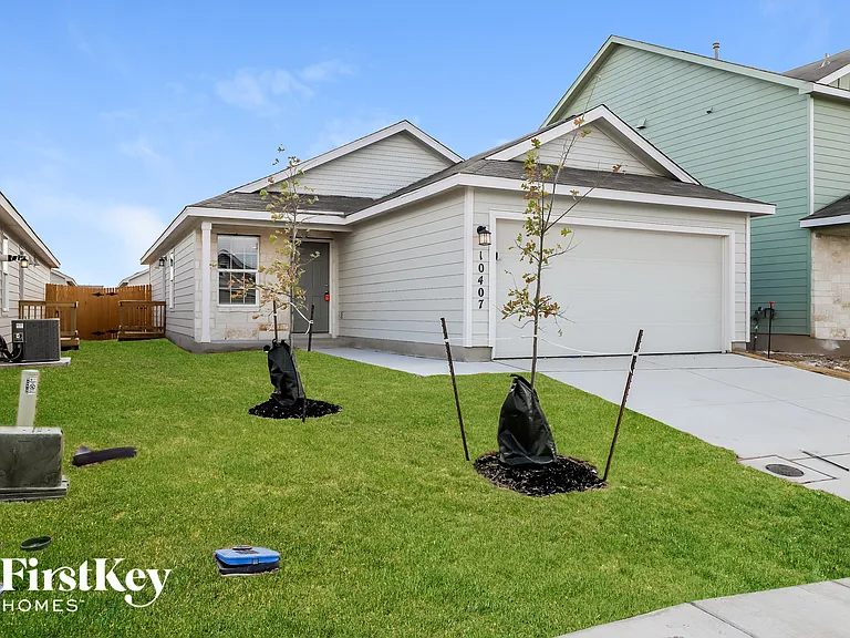 10407 McClintock Dr — Photo 2
