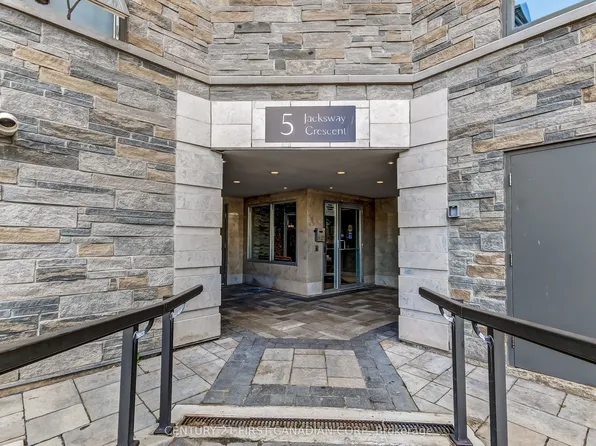5 Jacksway Cres, London, ON N5X 3T6