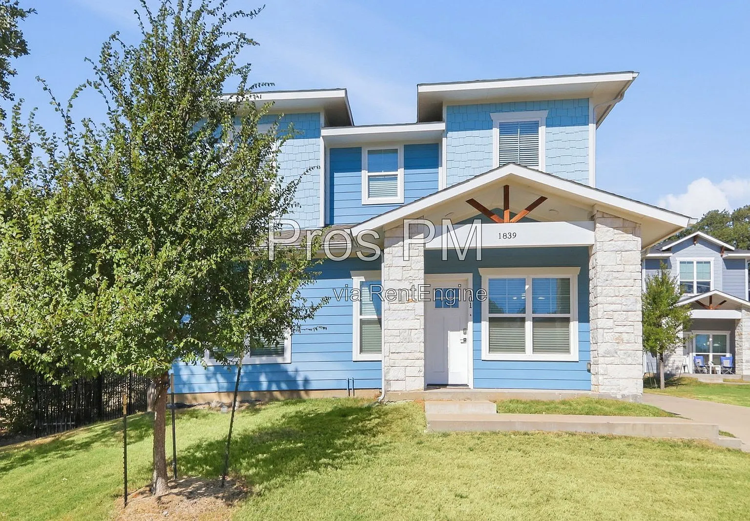 4 bed, 4.5 bath, $2,200 — Photo 1