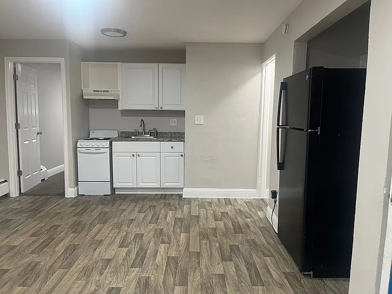 1592 Boston St — Photo 11