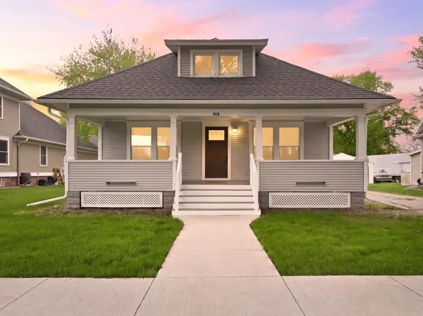 908 Weare St, Woodbine, IA 51579
