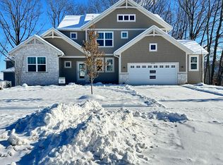 8206 Eagle Peak Dr, Jenison, MI 49428