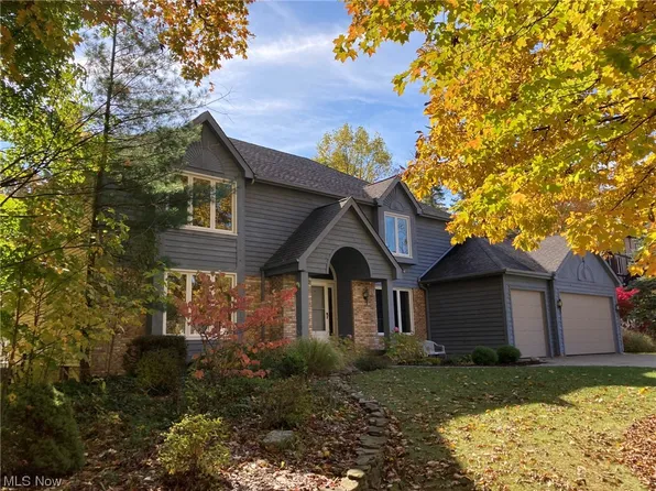 2488 Nadine Cir, Hinckley, OH 44233