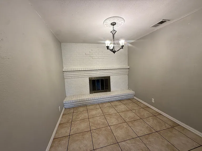 200 E Permian Dr — Photo 13