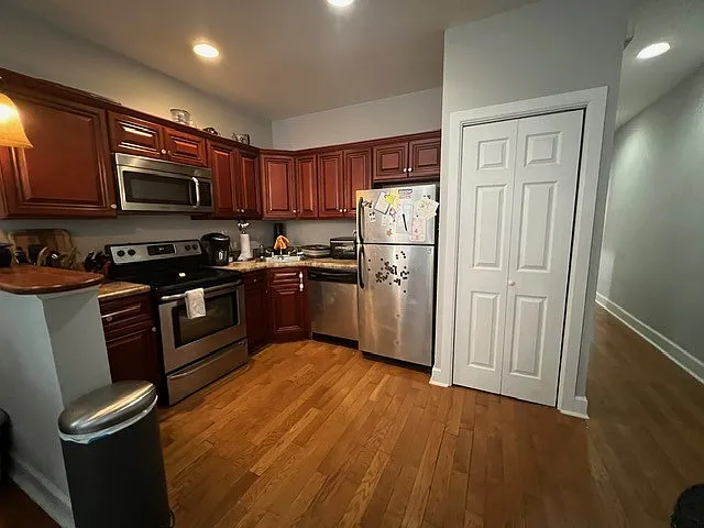 2 bed, 1000 sqft, $1,750 — Photo 2