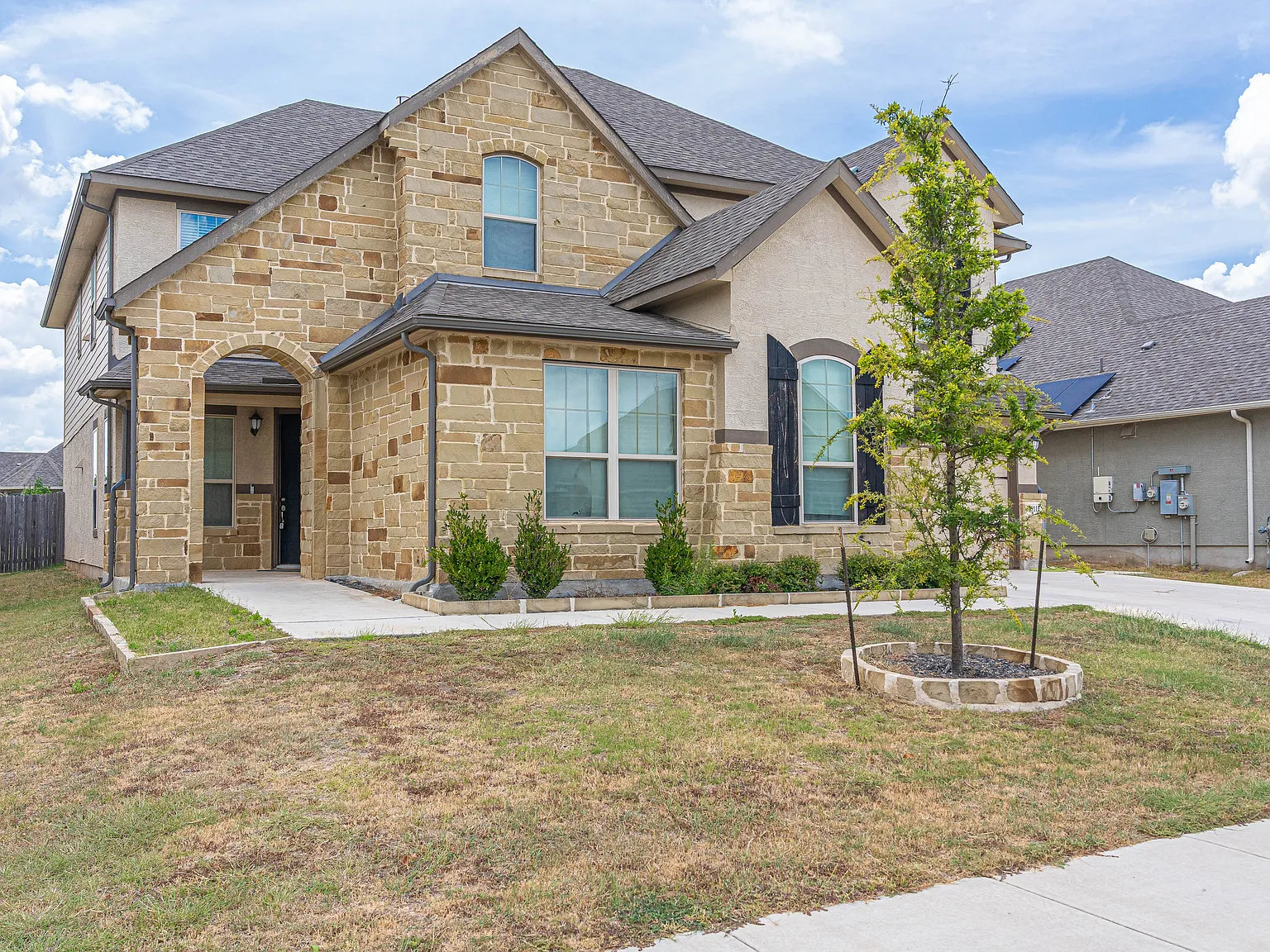 6 bed, 3815 sqft, $3,900 — Photo 3