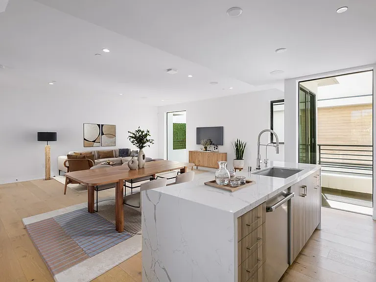 741 N Gramercy Pl — Photo 6