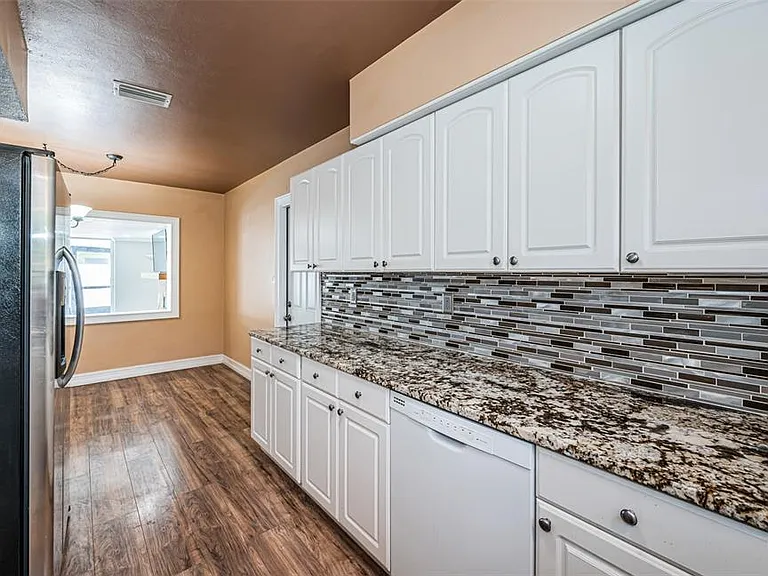 1039 Madison St — Photo 4