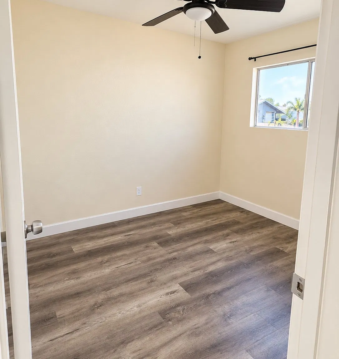 Clean & Comfortable Apartment with Private Outdoor Space. Welcome to this bright and comfortable apt — Photo 3