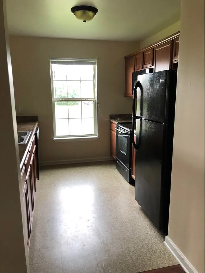 706 Chatham Court - 1 — Photo 3