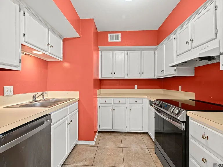 1412 Sharlo Ave — Photo 6