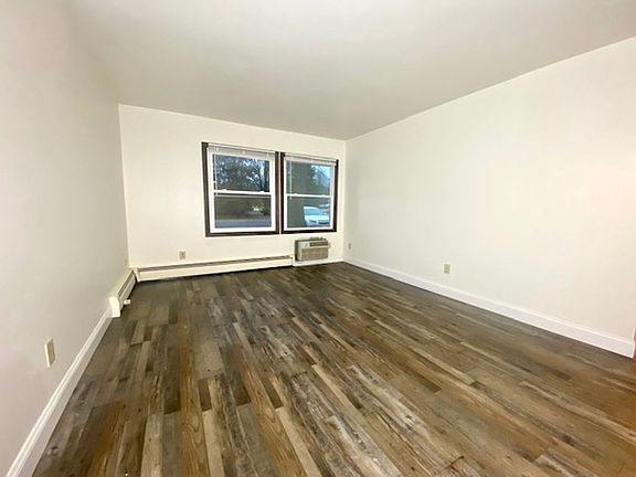 5th image of 101 Riverview Dr #3
