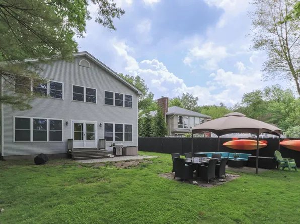 19 Escumbuit Road, Derry, NH 03038