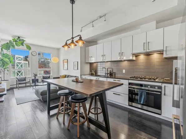 105 W 2nd St #408, North Vancouver, BC V7L 1C2