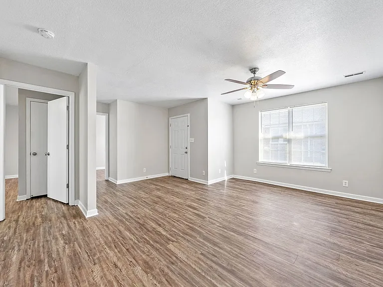 Lexington Drive -209 — Photo 8