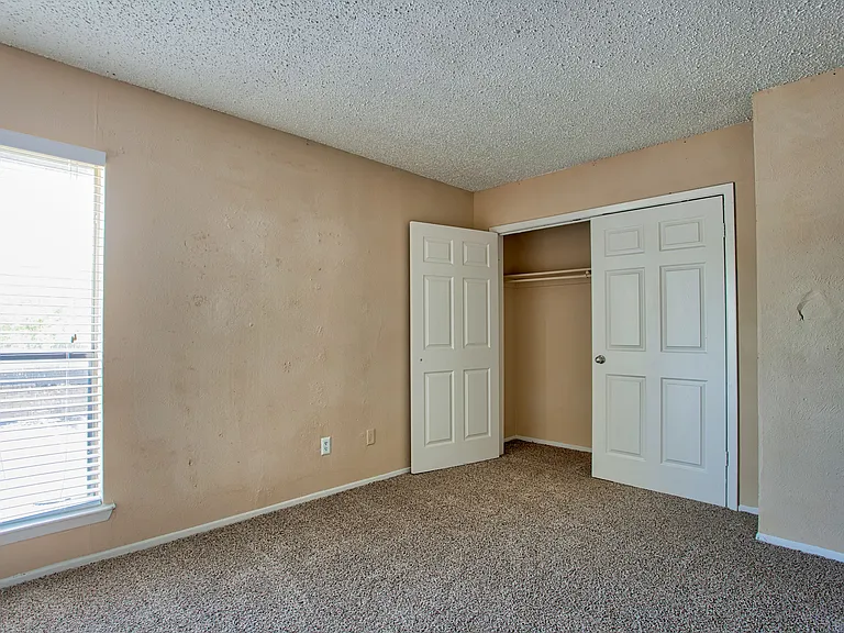 Highlands Creek Apartments — Photo 25