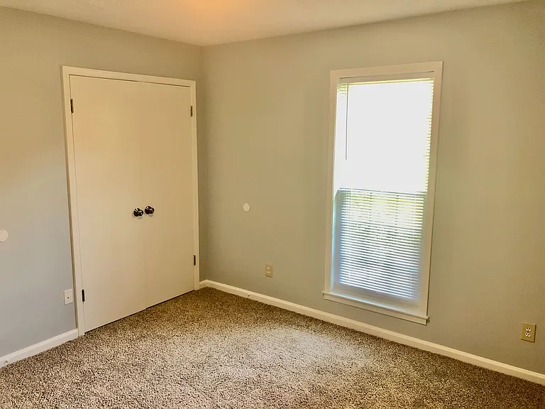 480 Eastdale Rd S — Photo 6