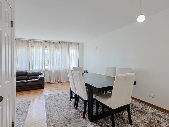 5th image of 521 Edgewood Ln